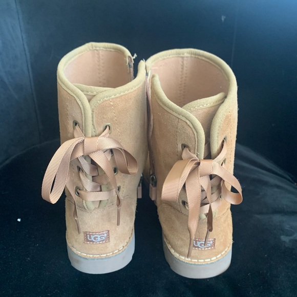 UGG Other - Like new ugg girls 4